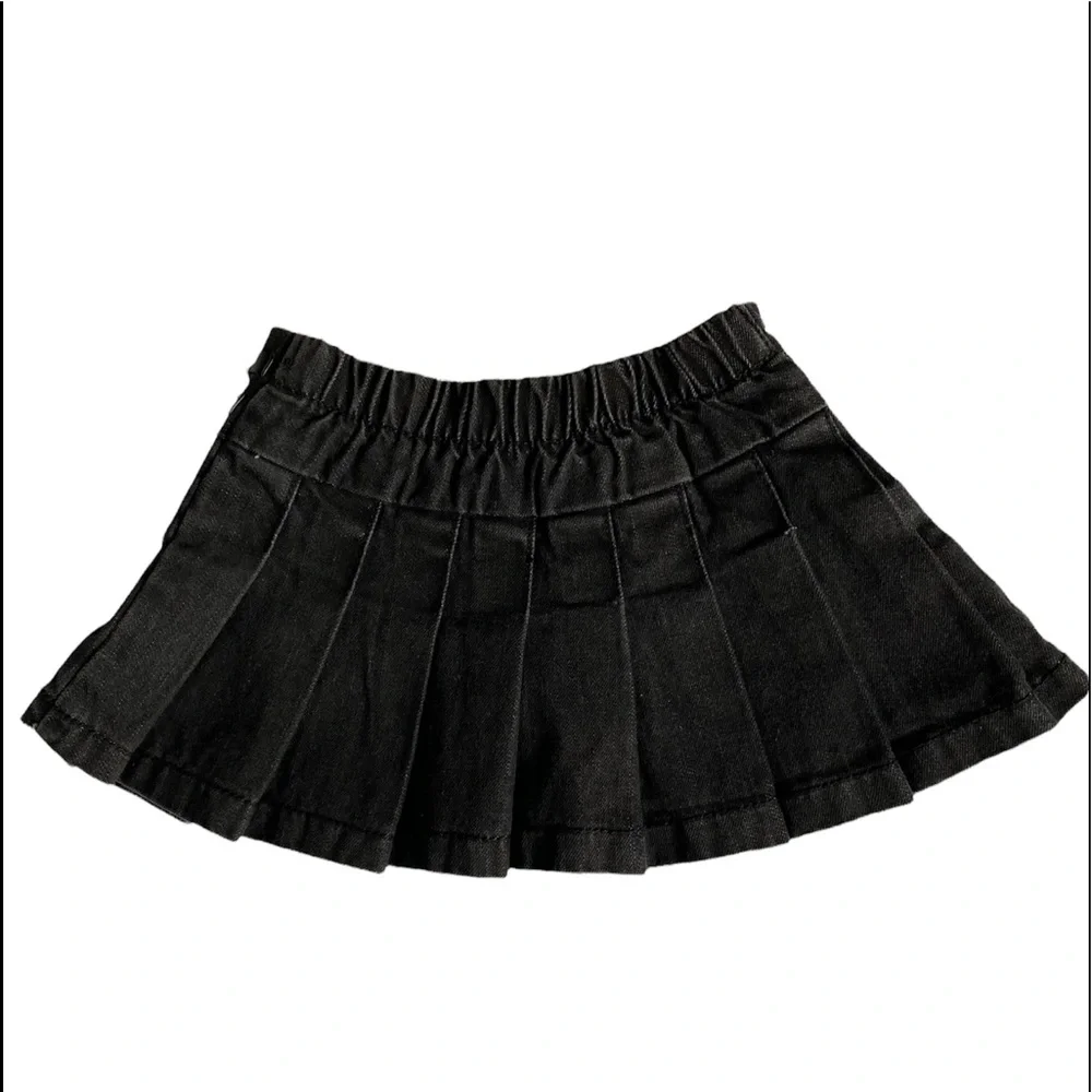 1989 Place Black Pleated Skort with Buckle Detail - Picture 3 of 6